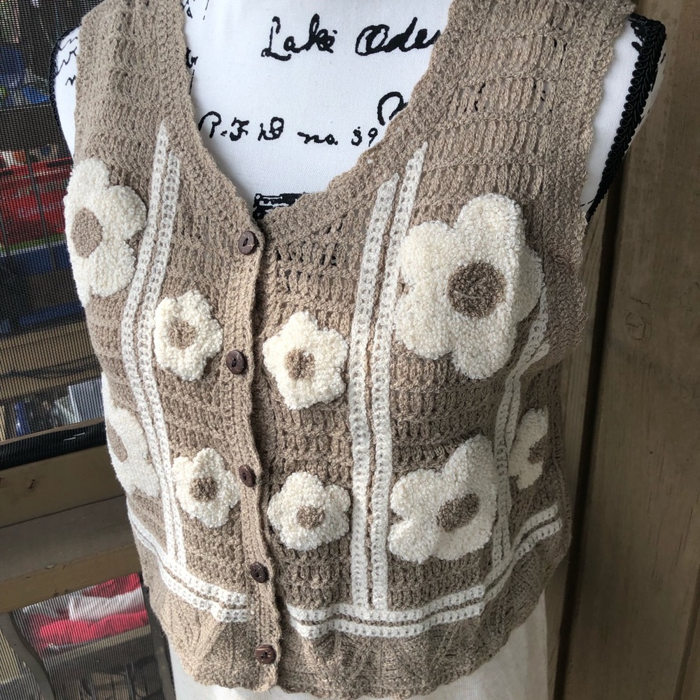 Crochet vest knit floral boho khaki cream flower  short top - Picture 9 of 11
